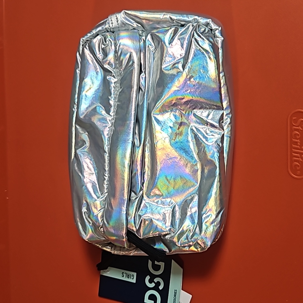 DSG Girls’ Essential Waist Pack: SILVER: NEW WITH TAGS: ONE SIZE